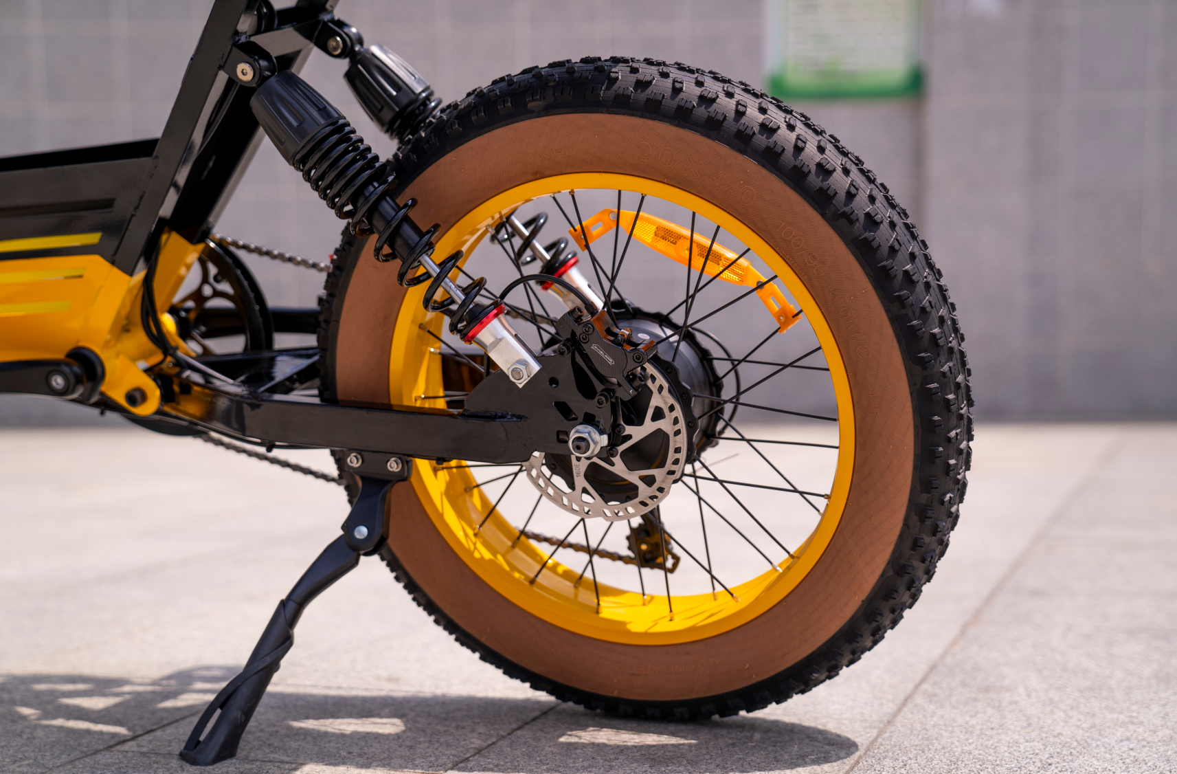 Navigating Rough Roads: Why E-Bikes With Fat Tire Are the Best Choice for Commuters