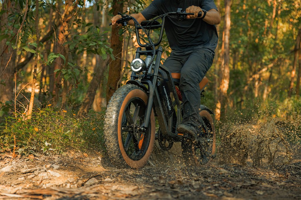 How Do 1500W and 750W Electric Bikes Compare in Performance?