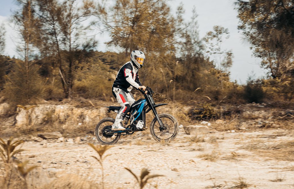 What Safety Guidelines Ensure Safe Electric Dirt Bike Riding?